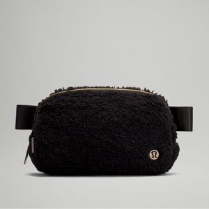 Lululemon • Everywhere Belt Bag *Fleece